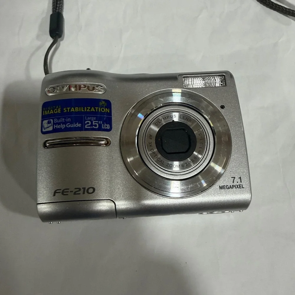 Olympus Unisex FE-210 Digital Camera 7.1MP Silver Y2K Vintage Digicam Aesthetic